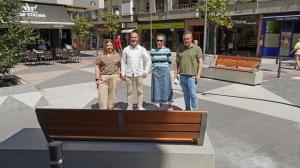 El Tapin - Siero mejora el mobiliario urbano de Leopoldo Lugones con nuevos asientos en bancos de hormigón