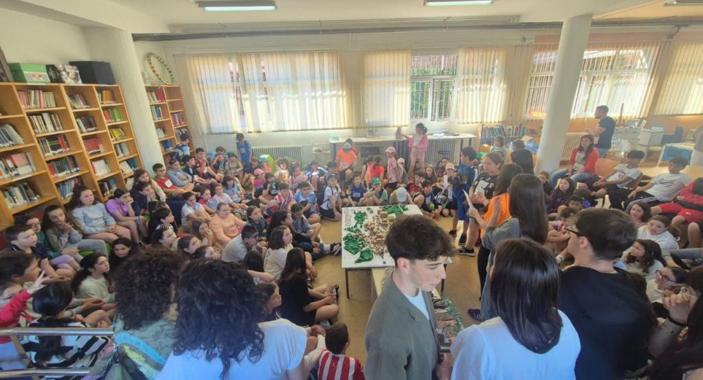 El IES Río Nora impulsa un mapa sostenible de Pola de Siero junto a alumnado de Primaria