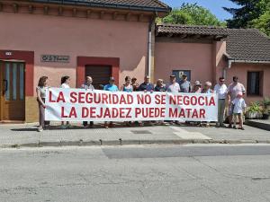 Los vecinos de San Cucao mantienen las protestas y cortes de carretera para reclamar medidas de seguridad vial