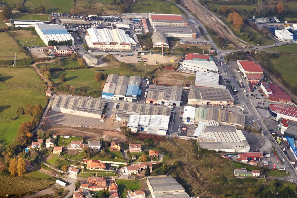 Siero licita las obras para reponer el cableado del alumbrado en diez áreas industriales afectadas por robos