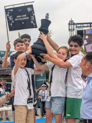 El Tapin - El Colegio de Posada, subcampeón en el IV Torneo Pequeños Gigantes de Oviedo