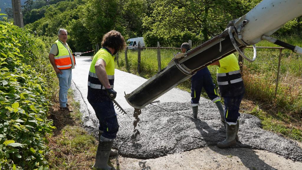 El Ayuntamiento de Siero invierte 7.000 euros en la mejora de un camino en Traslavilla