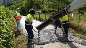El Tapin - El Ayuntamiento de Siero invierte 7.000 euros en la mejora de un camino en Traslavilla