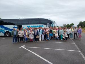 El Tapin - Más de un centenar de participantes disfrutan de una excursión del programa Siero Acompaña a Luarca y Las Catedrales