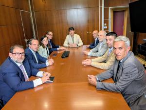 Grupo Carreira y Airbus Helicopters analizan junto  al Principado y la Cámara de Comercio de Oviedo  la puesta en marcha de un centro aeronáutico de  formación y mantenimiento en Asturias
