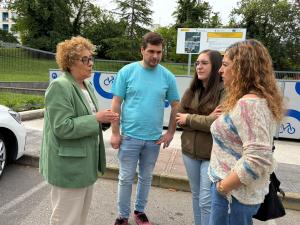 El Tapin - El PP reclama un auxiliar educativo para dos mellizos con TEA matriculados en el colegio Santa Bárbara de Lugones