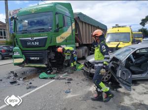 El Tapin - Un conductor resulta herido tras colisionar con un camión en la AS-17, en Llanera