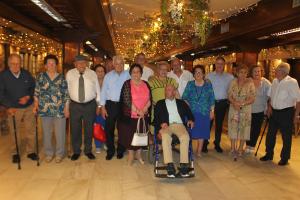El Tapin - El Hogar del Pensionista El Carmín celebra su Fiesta del Socio con el homenaje a las socias de más edad y sorteo de regalos