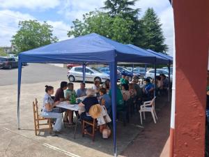 El Tapin - Más de 150 personas participan en la comida de hermandad organizada por la Asociación de Vecinos de Hevia