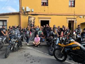El Tapin - Hermandad sobre ruedas: Misileros Asturcelta celebra su segundo aniversario en Posada de Llanera