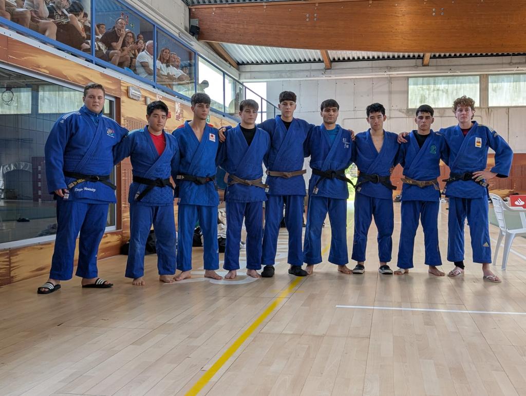 La joven cantera del Club Judo Noreña Berrón conquista el Trofeo Bansander por equipos