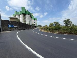 El Tapin - Finalizan las obras de reparación del vial entre Granda Oeste y Colloto con una inversión cercana a 30.000 euros