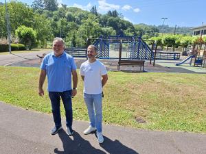 El Tapin - El Ayuntamiento de Siero renovará de forma integral el área de juegos infantiles y las  pistas deportivas del parque de La Pedrera, en Lieres