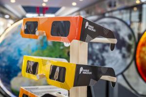 El Tapin - Las gafas para el eclipse de verano en las Rebajas de Parque Principado