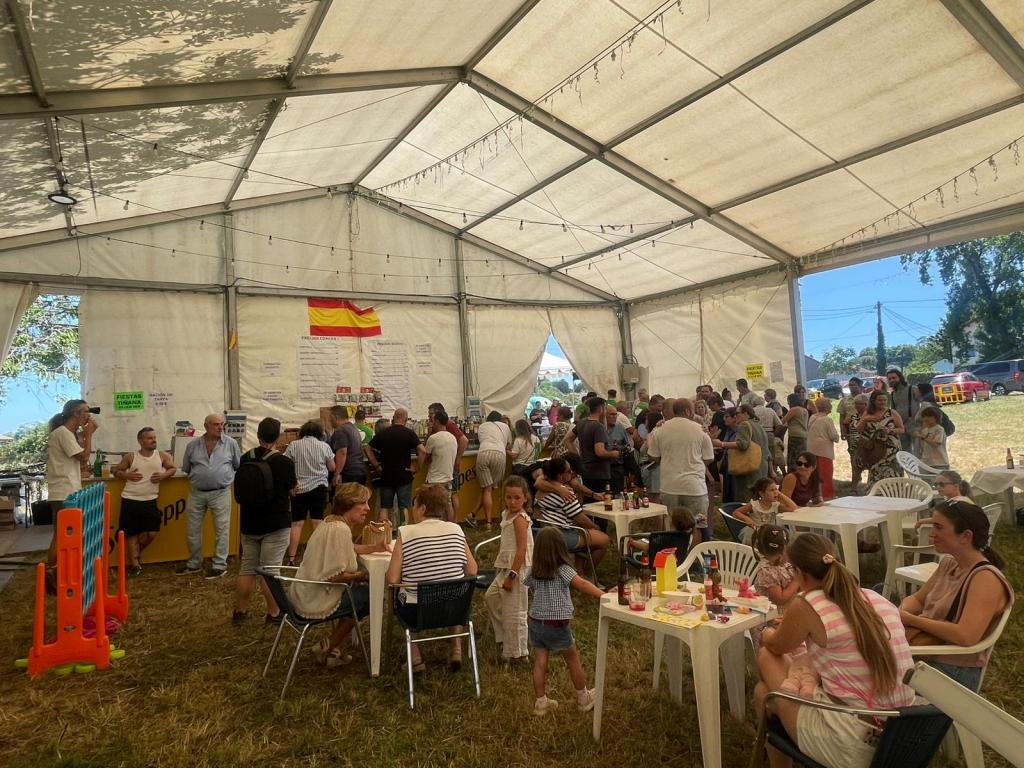 Las fiestas patronales de Tiñana arrancan con una multitudinaria jornada gastronómica y festiva