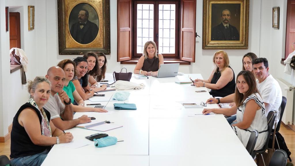 El Ayuntamiento de Siero se reúne con los equipos directivos de los centros públicos para preparar el próximo curso