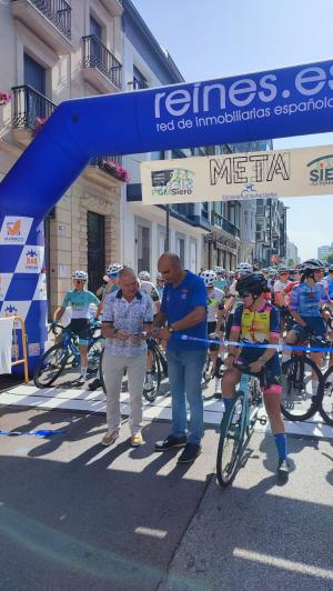 El Tapin - Más de 200 corredoras participaron en el V Trofeo Ayuntamiento de Siero de ciclismo, Campeonato de Asturias de féminas