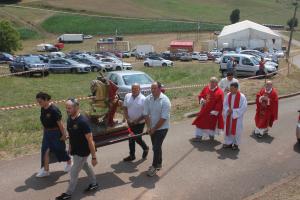 El Tapin - Las fiestas de Santiago de Arlós celebran la misa solemne con un reconocimiento a los 50 años de la Sociedad de Festejos