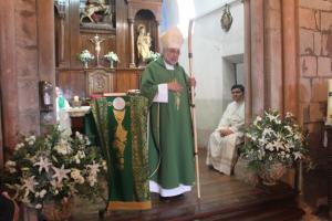 El Tapin - El arzobispo de Oviedo anima en Arlós a vivir las fiestas como un espacio de encuentro y comunidad