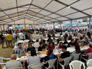 El Tapin - Cientos de personas ponen el broche final a las fiestas de La Salud de Lieres con la tradicional merienda 
