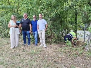El Tapin - Iniciados los trabajos de instalación de alumbrado público en el acceso a Meres