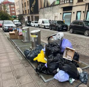 El Tapin - FORO Siero exige una revisión integral del servicio de  recogida de residuos para acabar con los contenedores  desbordados y la imagen de abandono del concejo