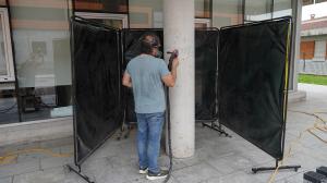 El Tapin - Siero recurre a tecnología láser para eliminar grafitis en espacios públicos
