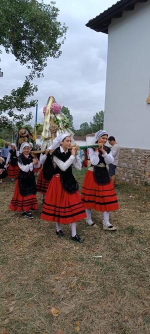 El Tapin - Viella mantiene viva la tradición de la Asunción con misa, procesión y un completo programa festivo
