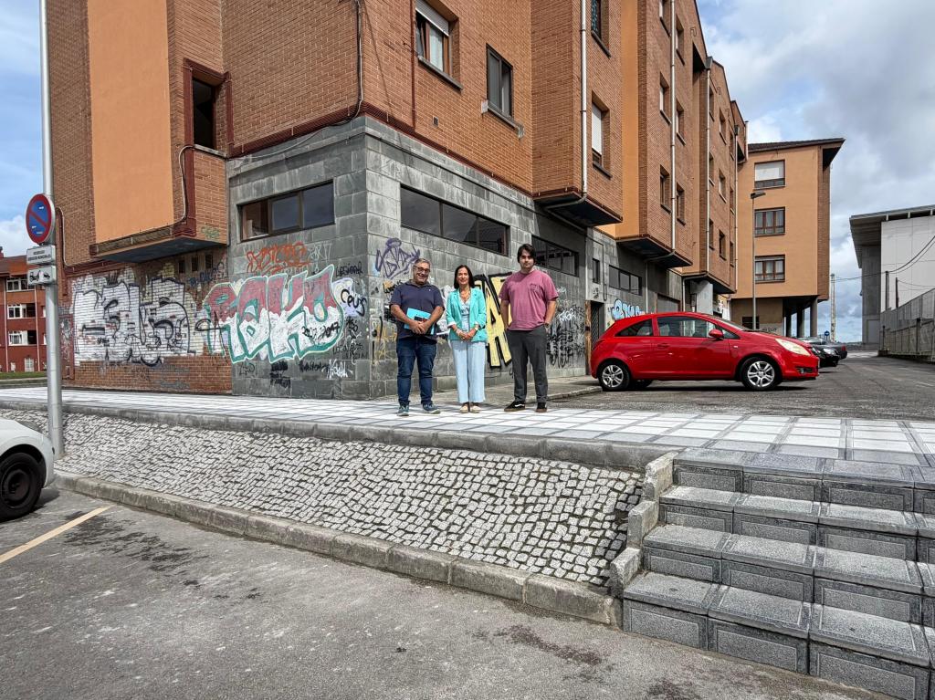 Finalizadas las obras de reparación de la acera que une la calle Leopoldo Lugones con  la calle Santa Isabel en Lugones