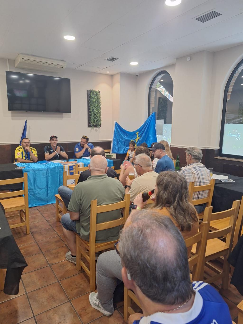 Nace en Lugones la Peña Oviedista Los Pitufos del Carbayu