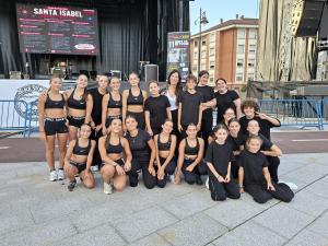 El Tapin - El pregón de Alba Hernández-Mirueña, el chupinazo y una multitudinaria Ruta Santa Isabel 2.0 abren las fiestas de Lugones
