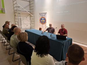 El Tapin - Lugones acoge las I Jornadas de Radio Amateur de Asturias con sesiones sobre estaciones remotas y nuevas tecnologías