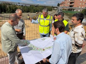 El Tapin - Comienza a levantarse la estructura del futuro aparcamiento del parque de La  Reconquista, en Pola de Siero 