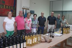 El Tapin - La Asociación de Jubilados y Pensionistas de Lugones reparte más de 1.300 bollos y botellas de vino entre sus socios