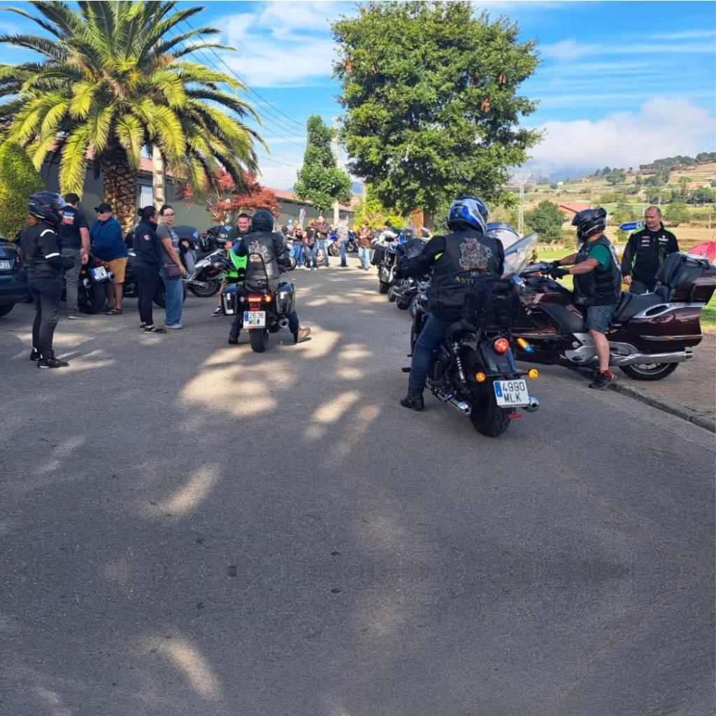 El V Evento Solidario concluye con una ruta motera, cordero a la estaca y el sorteo de una motocicleta