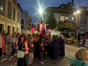 El Tapin - Pola de Siero inició los actos en honor al Cristo de Santa Ana con la bajada de la imagen