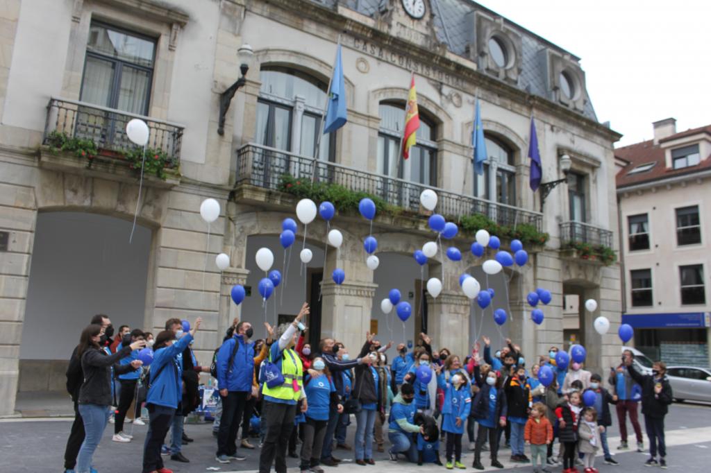 El Tapin - Con la marcha y la suelta de globos azules y blancos Siero puso final a la I Semana Mundial de la Diabetes
