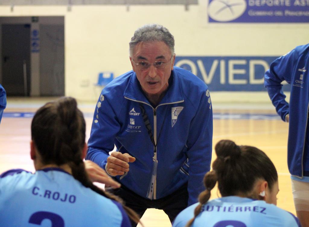 El Tapin - Manolo Díaz, entrenador del Lobas Global Atac Oviedo: “Si no juegas muy bien en Siero no sacas puntos”