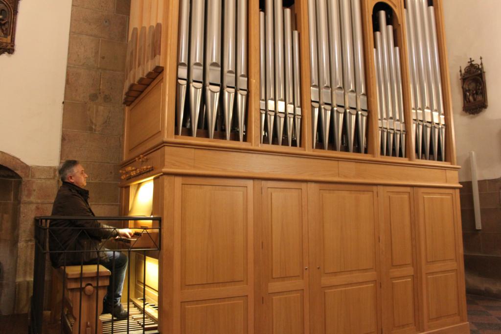 El Tapin - El órgano de la iglesia de Pola de Siero, un emblema cultural de la localidad